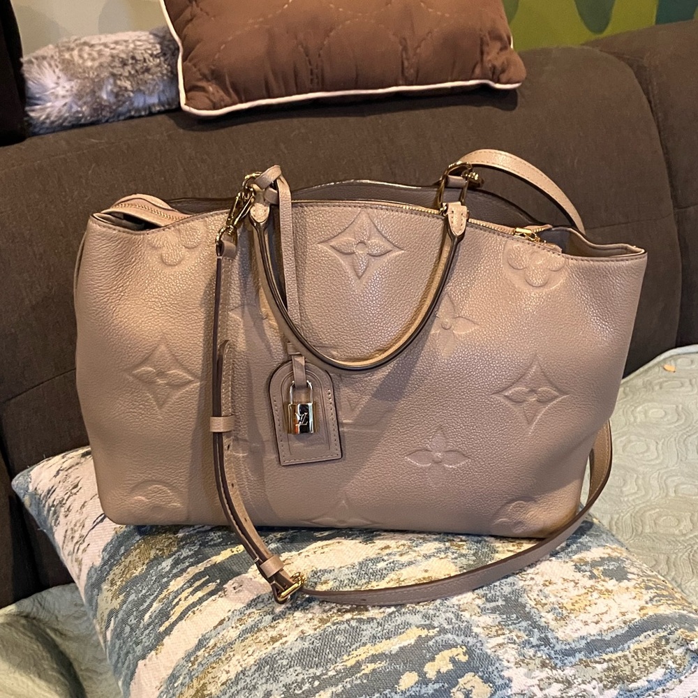 Louis Vuitton Palais Empreinte Dove MM